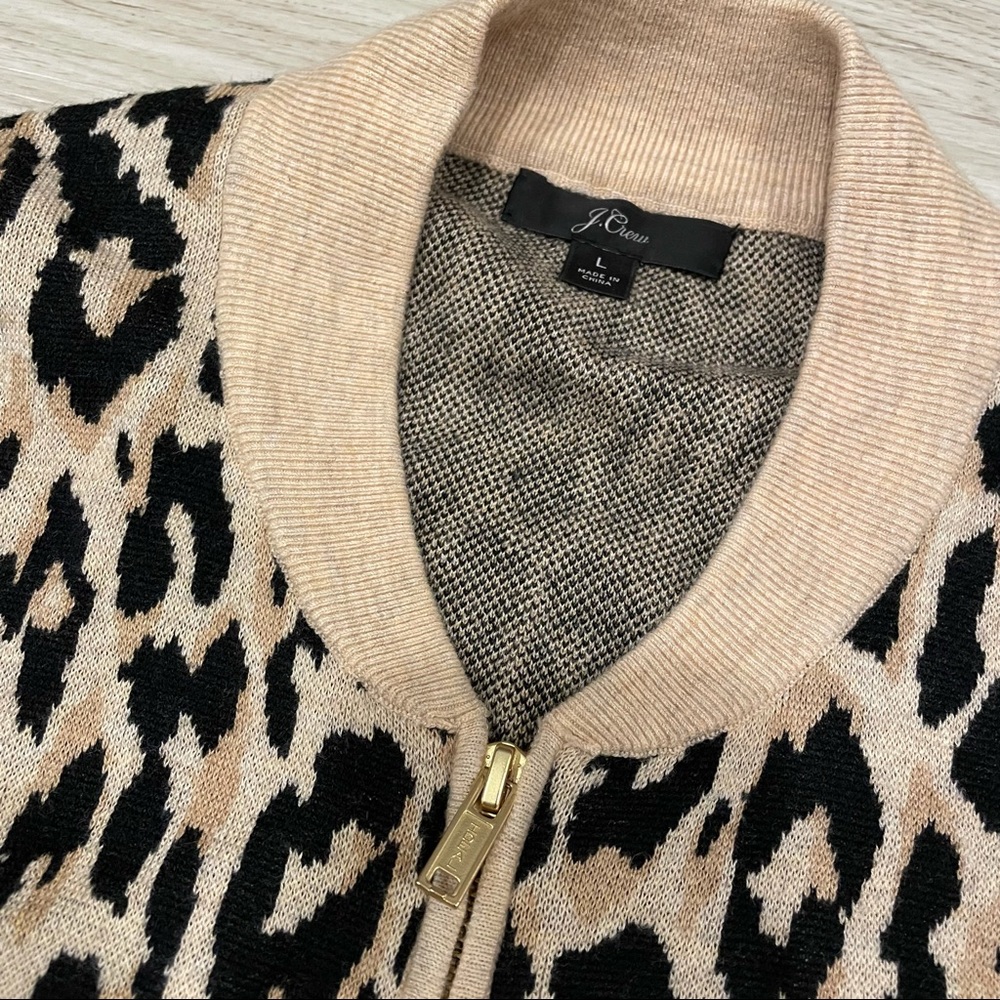 JCrew Cheetah Print Zip Up Sweater with Pockets! Size Large